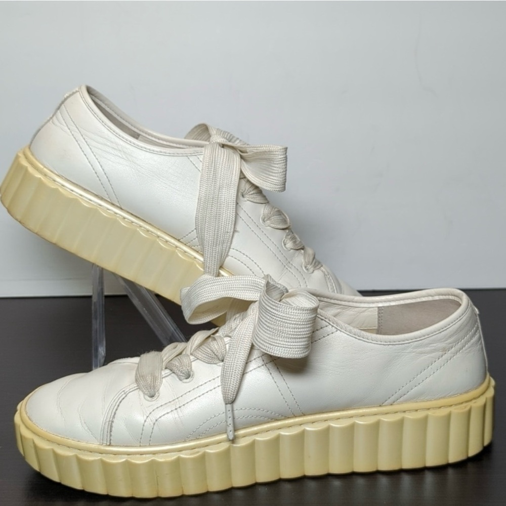 Stylish Cream Women's Tory Burch Sneakers